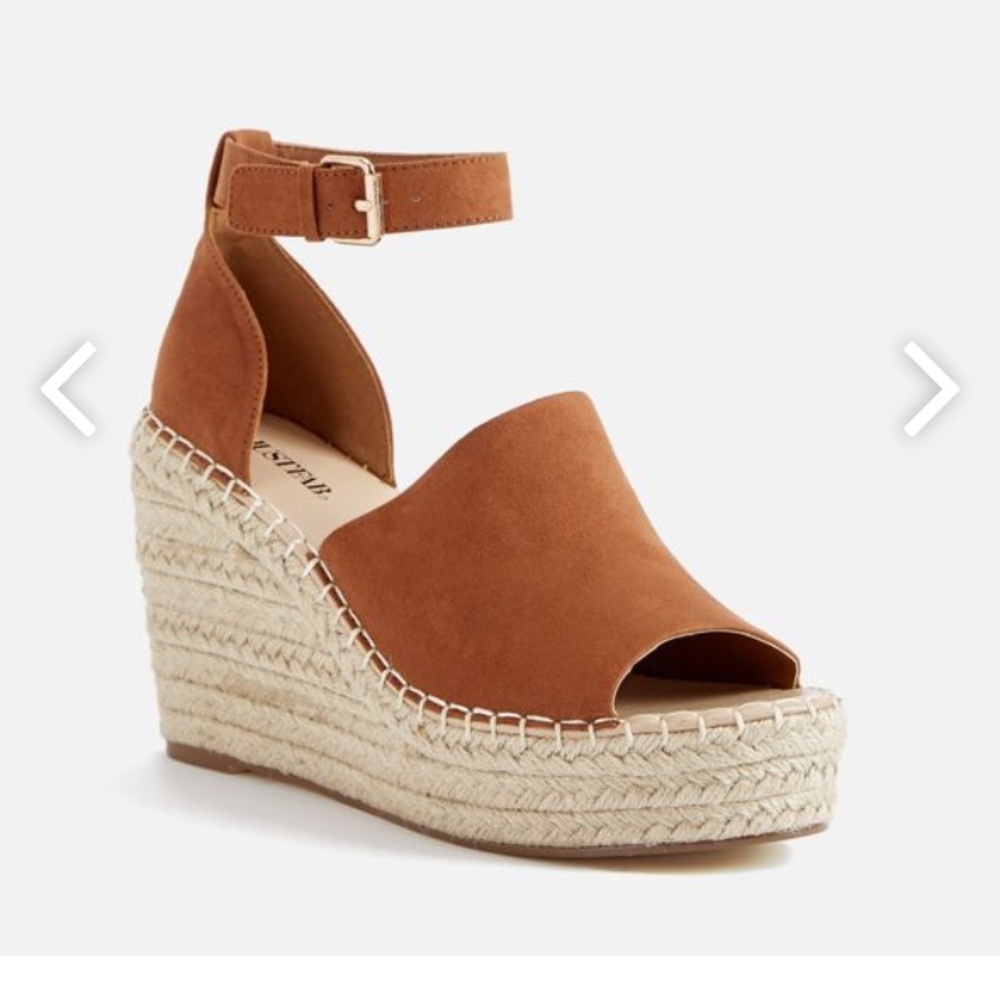 Peep toe wedge